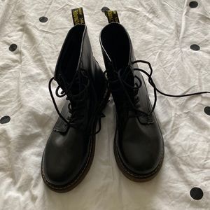 Combat boots